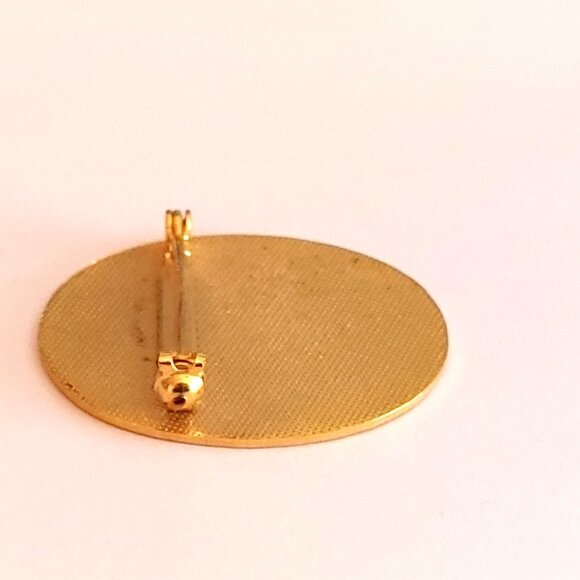 CARLSBERG Beer Enamel Pin Cross Country Skiing 15 KM Badge Gold Tone - Picture 3 of 3